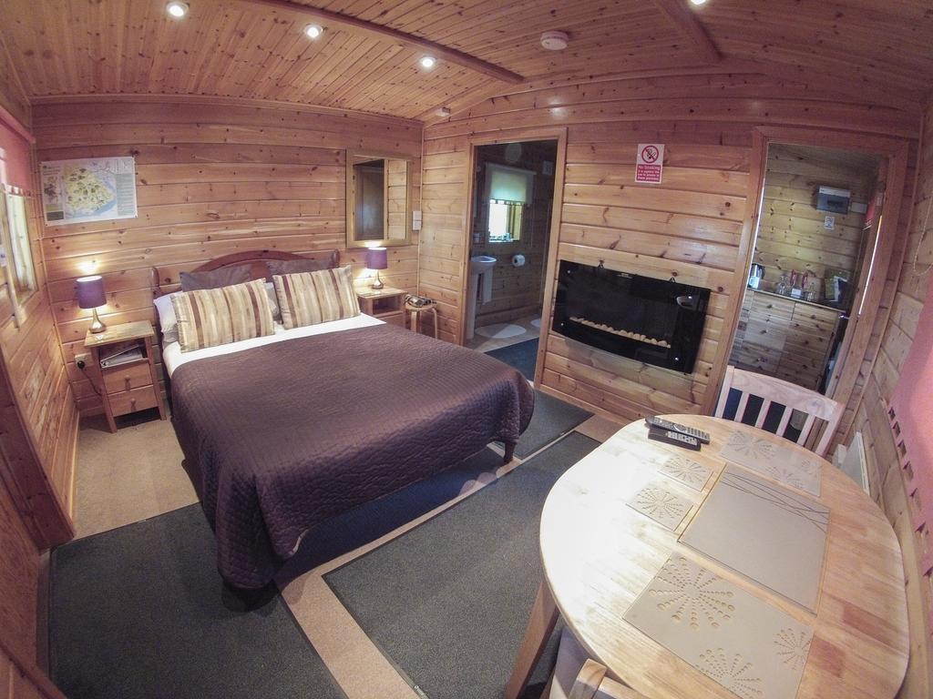 Cypress Log Cabins Accommodation Godshill  Room photo