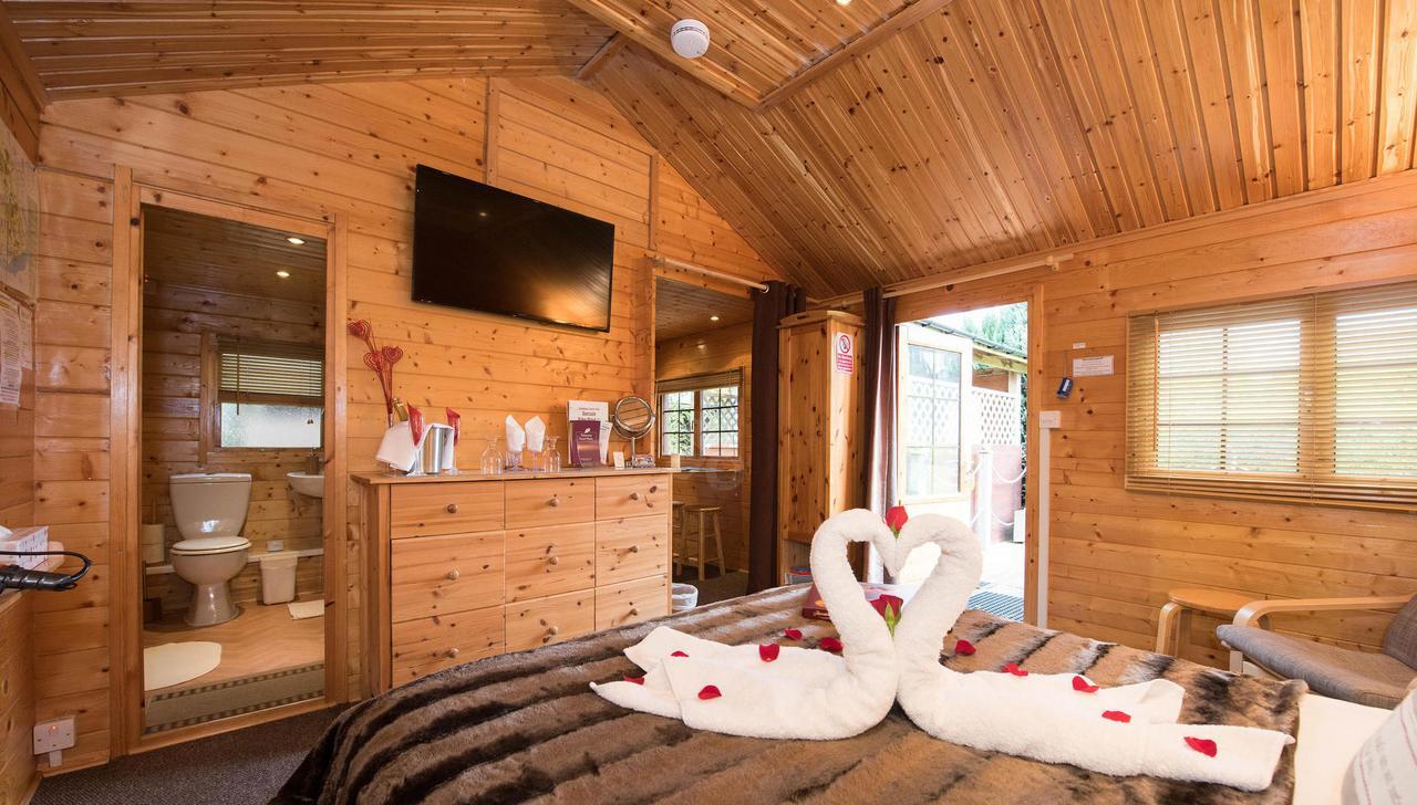 Cypress Log Cabins Accommodation Godshill  Exterior photo